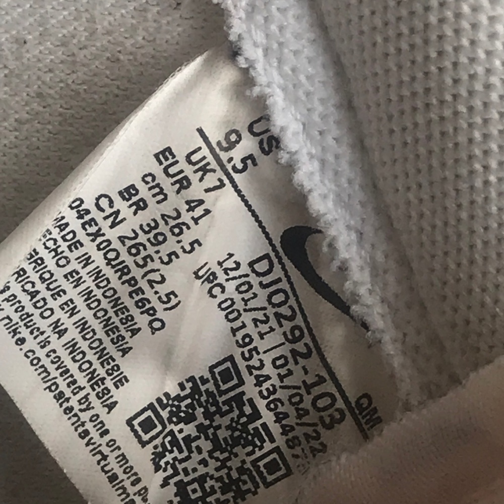 Nike snickers white